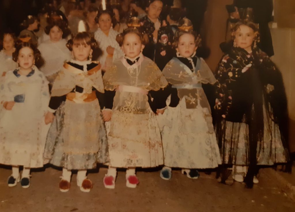 Falleras infantiles. Falla Avda. La Estación y adyacentes. 1982. Foto Archivo G. Carrión Miró.